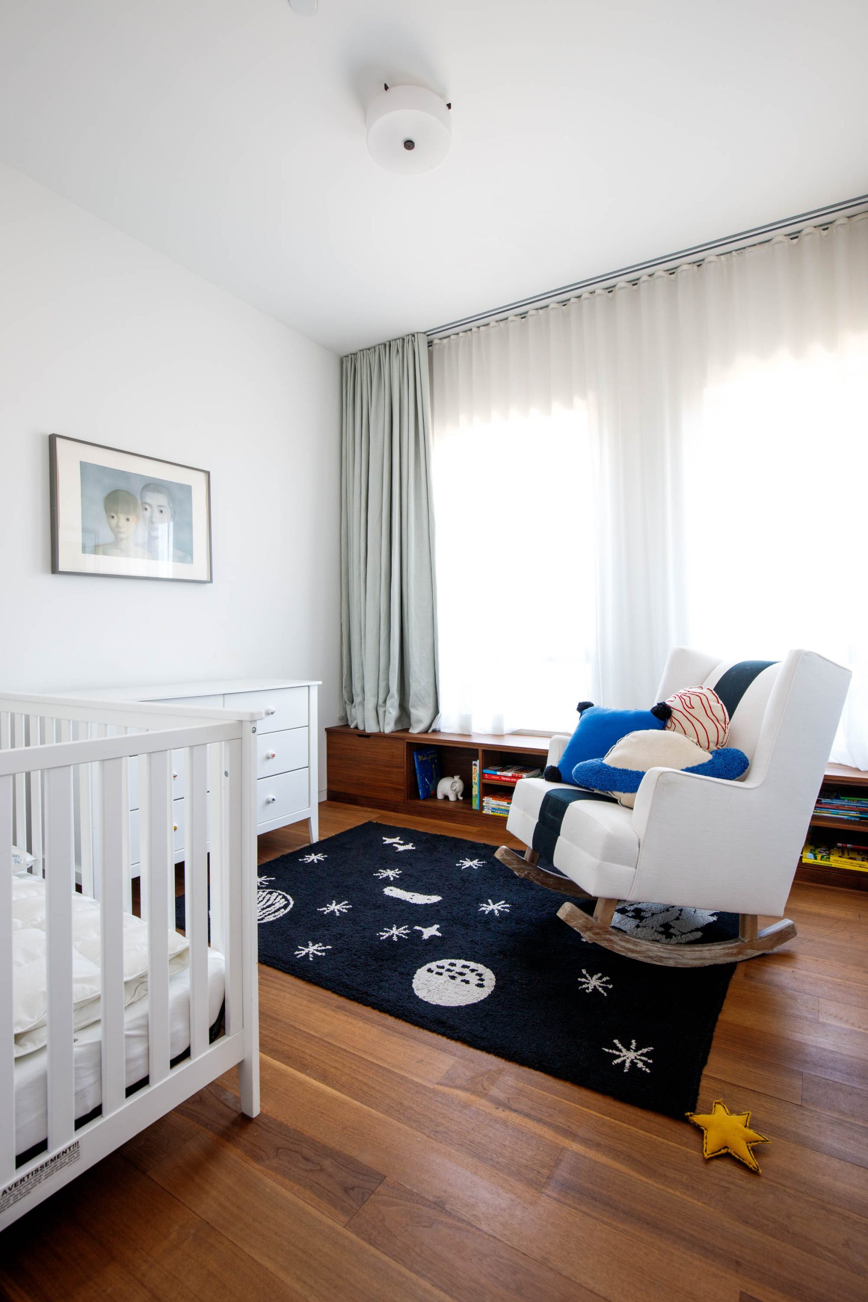 Modern kids room in Greenpoint penthouse having the best interior design - Zhang Xiaogang, Lorena Canalis- Natasa Tuohy Studio